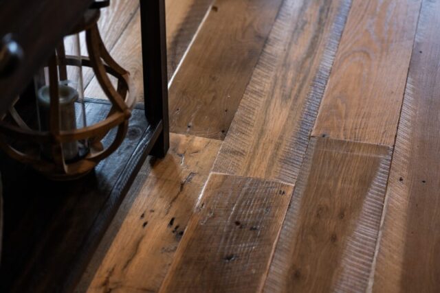 southend-reclaimed-original-face-skip-planed-reclaimed-oak-solid-plank-flooring-11