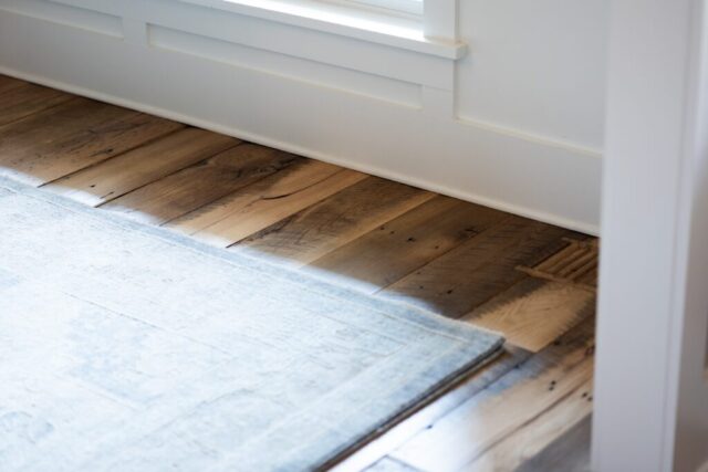 southend-reclaimed-original-face-skip-planed-reclaimed-oak-solid-plank-flooring-12