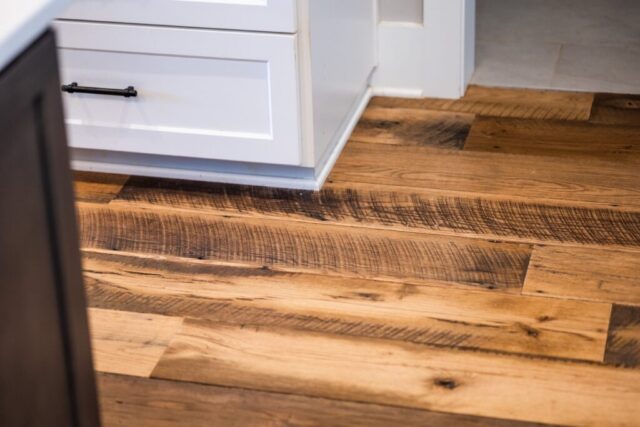 southend-reclaimed-original-face-skip-planed-reclaimed-oak-solid-plank-flooring-13