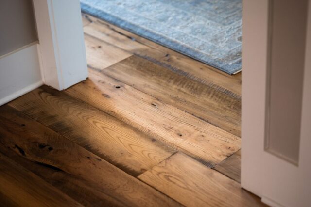 southend-reclaimed-original-face-skip-planed-reclaimed-oak-solid-plank-flooring-14