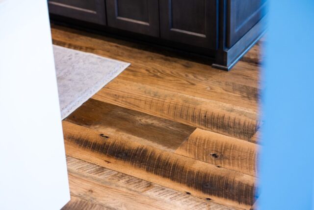 southend-reclaimed-original-face-skip-planed-reclaimed-oak-solid-plank-flooring-16