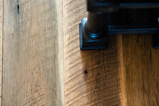 southend-reclaimed-original-face-skip-planed-reclaimed-oak-solid-plank-flooring-17