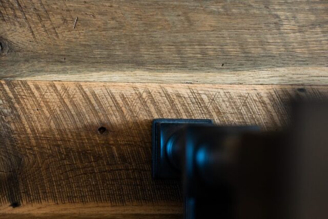 southend-reclaimed-original-face-skip-planed-reclaimed-oak-solid-plank-flooring-19