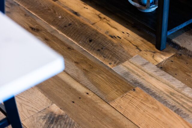 southend-reclaimed-original-face-skip-planed-reclaimed-oak-solid-plank-flooring-23
