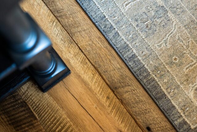 southend-reclaimed-original-face-skip-planed-reclaimed-oak-solid-plank-flooring-25