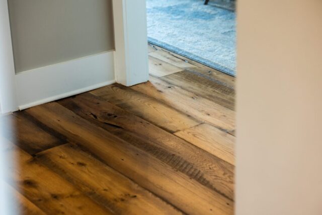 southend-reclaimed-original-face-skip-planed-reclaimed-oak-solid-plank-flooring-26