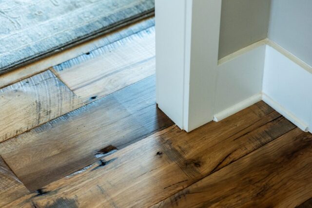 southend-reclaimed-original-face-skip-planed-reclaimed-oak-solid-plank-flooring-27