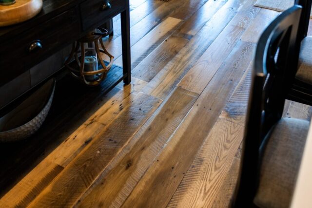 southend-reclaimed-original-face-skip-planed-reclaimed-oak-solid-plank-flooring-28