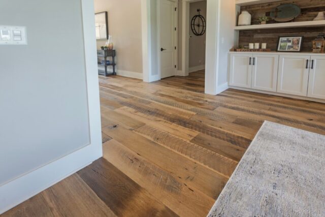 southend-reclaimed-original-face-skip-planed-reclaimed-oak-solid-plank-flooring-5