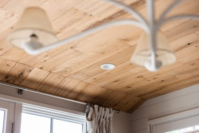 southend-reclaimed-reclaimed-antique -white-oak-ceiling-planking-smooth-face-3