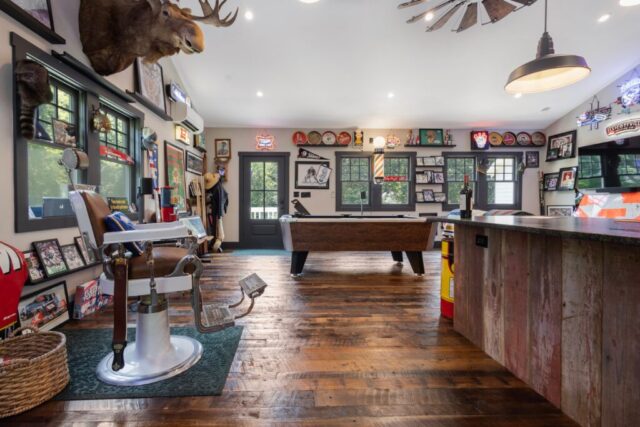 southend-reclaimed-original -face-mixed-hardwoods-red-barnsiding